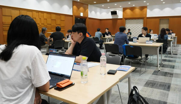 MARS2025에서 열린 데모데이에서 기업 투자 상담회가 진행되고 있다. 화성산업진흥원 제공