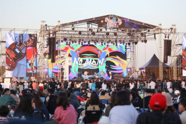 지난해 10월12~13일 파주 임진각 평화누리공원에서 열린 ‘경기인디뮤직페스티벌 2024’에서 공연이 진행되고 있다. 경기도 제공