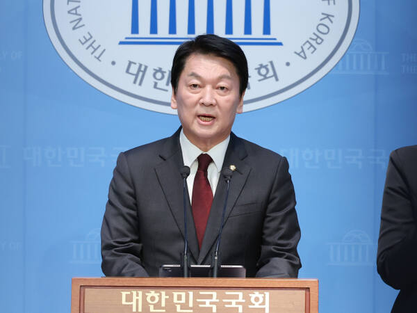 국민의힘 안철수 의원이 지난 15일 서울 여의도 국회 소통관에서 현안 관련 회견을 하고 있다. 연합뉴스