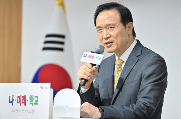임태희 경기도교육감이 23일 오전 경기도교육청 남부청사에서 열린 '취임 3주년 기자회견'에서 지난 3년간의 소회를 밝히고 있다. 홍기웅기자