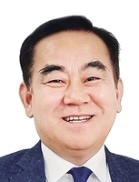 유명인 활용 무료 공연, 상조업체의 '꼼수 마케팅'인가?