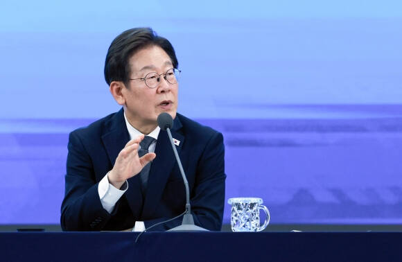 이재명 대통령이 25일 광주광역시 국립아시아문화전당에서 열린 '광주시민·전남도민 타운홀미팅'에 참석해 발언하고 있다. 대통령실통신사진기자단
