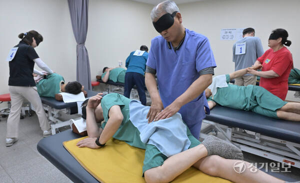 2025년도 경기도장애인기능경기대회, 맹인 안마사들의 기량 대결 [포토뉴스]