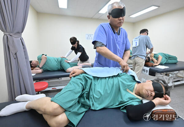 2025년도 경기도장애인기능경기대회, 맹인 안마사들의 기량 대결 [포토뉴스]
