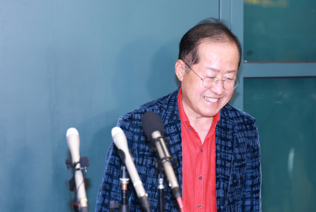 홍준표 "댓글에 신경 안 써…여론 조작 불쌍해"