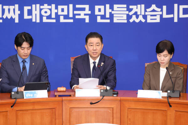 더불어민주당 김병기 당대표 직무대행 겸 원내대표가 27일 서울 여의도 국회에서 열린 최고위원회의에서 발언하고 있다. 연합뉴스