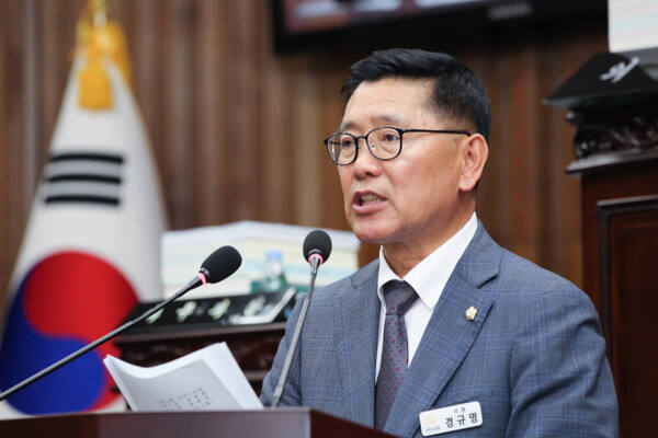 여주시의회 경규명 의원이 최근 열린 제74회 여주시의회 제1차 정례회 제3차 본회의에서 자유발언을 하고 있다. 유진동기자