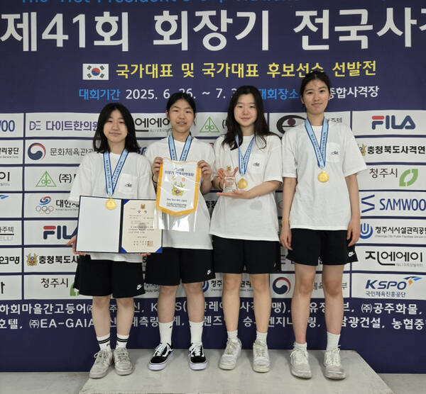 제41회 회장기전국사격대회 여고부 50m 복사 단체전서 우승한 고양 주엽고의 (왼쪽부터)최예인, 민지영, 강다은, 조연우.주엽고 제공
