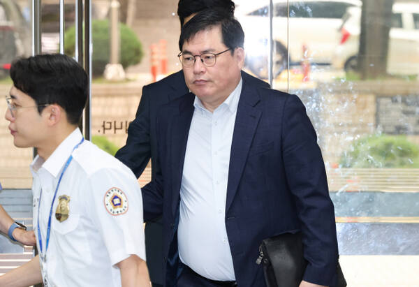 유동규 전 성남도시개발공사 기획본부장이 30일 서울중앙지법에서 열린 대장동 개발 의혹 관련 1심 결심 공판에 출석하고 있다. 연합뉴스