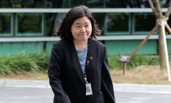 임은정 신임 서울동부지검장이 4일 서울 송파구 서울동부지방검찰청으로 출근 중이다. 연합뉴스
