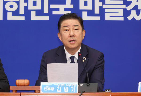 김병기 당대표 직무대행 겸 원내대표가 4일 국회에서 열린 최고위원회의에서 발언하고 있다. 연합뉴스