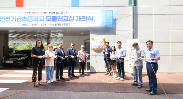 도성훈 인천시교육감이 인천가현초등학교를 찾아 모듈러 교실 개관식을 하고 있다. 인천시교육청 제공