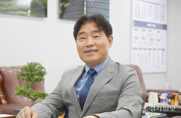 취임 1년을 맞은 김운남 제9대 고양특례시의회 후반기 의장이 경기일보와의 인터뷰에서 입장을 밝히고 있다. 신진욱기자