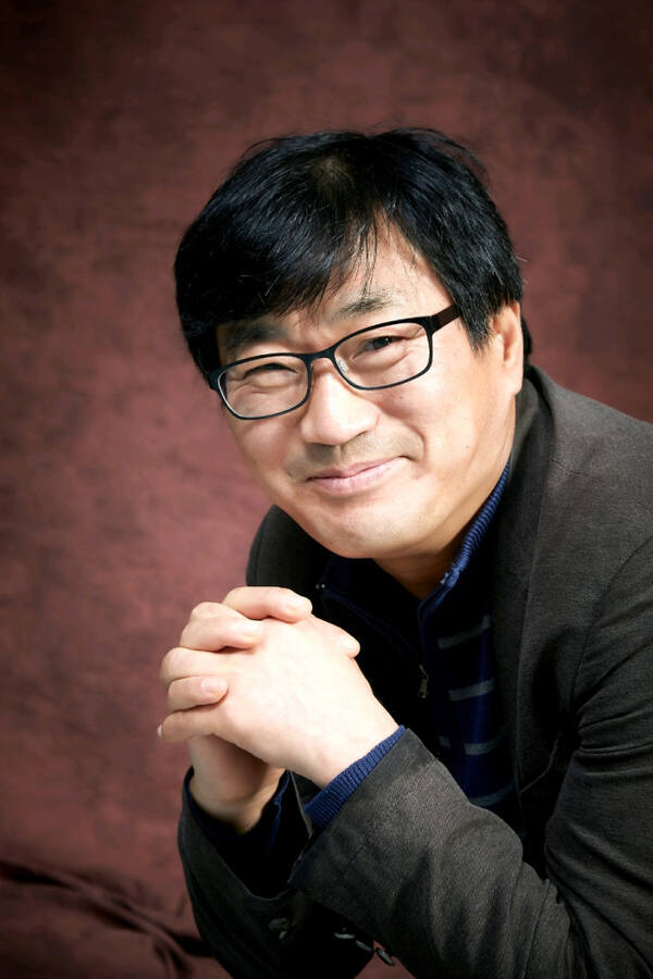 (출판/세컨)[경기 작가를 해석하다, 평론가 연재 ②―시인 권선희] ‘곡쟁이’ 시인 권선희…동해 경전(經典)에 바치는 지극한 헌사