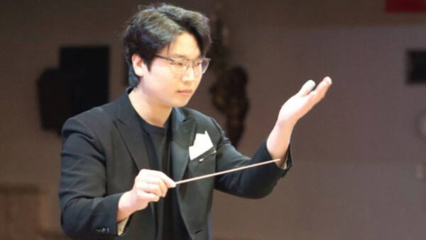 25일 오후 스페인 음악협회 극장에서 열린 제3회 국제 오케스트라 지휘 콩쿠르 결선 무대에서 최재혁 지휘자가 지휘를 하고 있다. 앙상블블랭크 제공