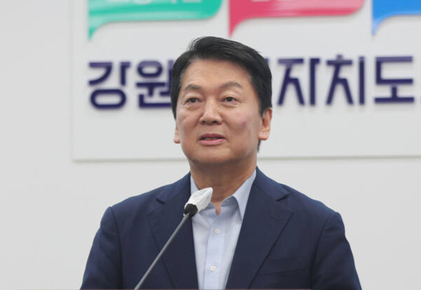 31일 강원특별자치도의회에서 열린 출입기자단 간담회에서 국민의힘 당권 주자인 안철수 의원이 발언하고 있다. 연합뉴스