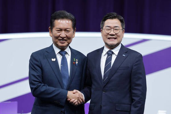 왼쪽부터 더불어민주당 정청래 , 박찬대 당 대표 후보. 연합뉴스
