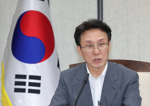 김민석 국무총리가 지난달 30일 정부세종청사 총리실 영상회의실에서 열린 국정현안관계장관회의를 주재하고 있다. 연합뉴스
