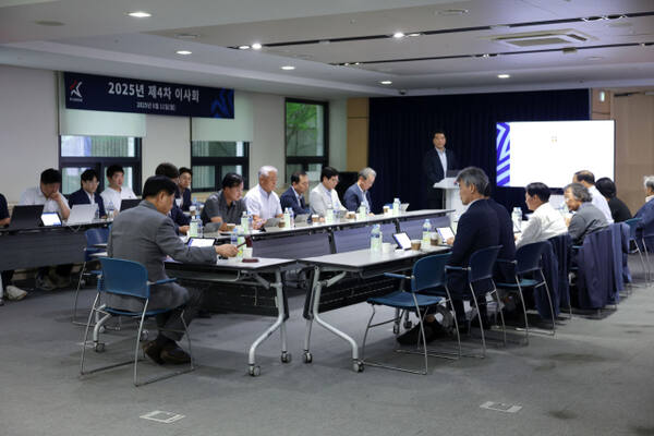 한국프로축구연맹이 11일 회의실에서 이사회를 열고 파주시민축구단의 2026시즌 K리그2 승격 문제를 심의하고 있다. 파주시 제공