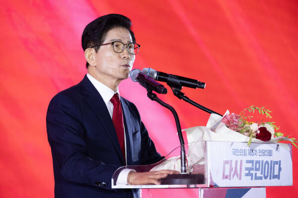 국민의힘 당 대표 결선투표 진출자 김문수 후보가 22일 충북 청주시 오스코에서 열린 제6차 전당대회에서 소감을 밝히고 있다. 연합뉴스