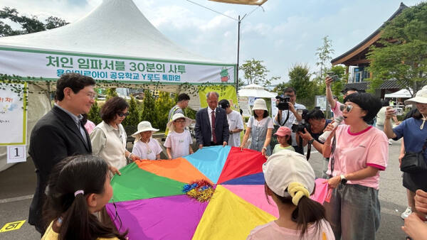 용인시 처인구 남사읍에서 열린 처인성문화제 현장에서 Y-로드 팀이 프로그램을 진행하고 있다. 용인문화원 제공