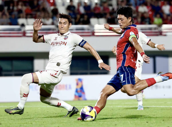 수원FC, 날선 창 앞세워 선전…‘자동문 수비’는 보완 시급