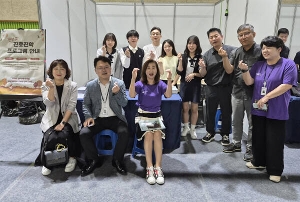 ‘2025 안산 미래진로직업교육박람회’ 잡아드림이 지난 6일 상록수체육관에서 개최됐다. 안산교육지원청 제공