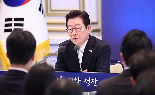 [속보] 李대통령 “미국 구금 한국인, 내일 오후 서울 도착...오후 3시 시설서 나올 예정”