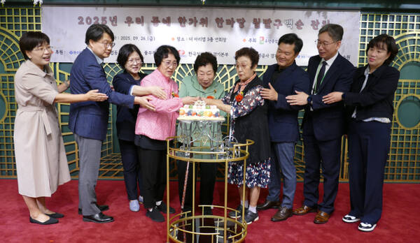 26일 수원시 ‘더 아리엘’에서 열린 우만종합사회복지관 우리 동네 한가위 한마당 ‘칠·팔·구·백순 잔치’ 현장. 우만종합사회복지관 제공