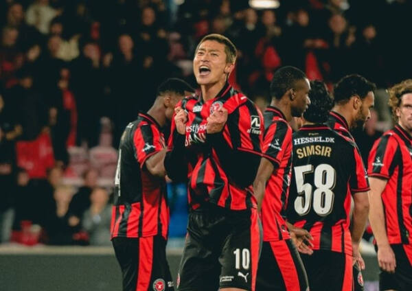 덴마크 수페르리가에서 뛰는 미트윌란의 공격수 조규성이 30일(한국시간) 라네르스와 홈 경기서 득점한 뒤 기뻐하고 있다. 미트윌란 SNS