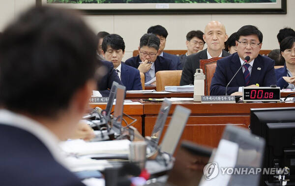 답하는 김성환 기후에너지환경부 장관. 연합뉴스