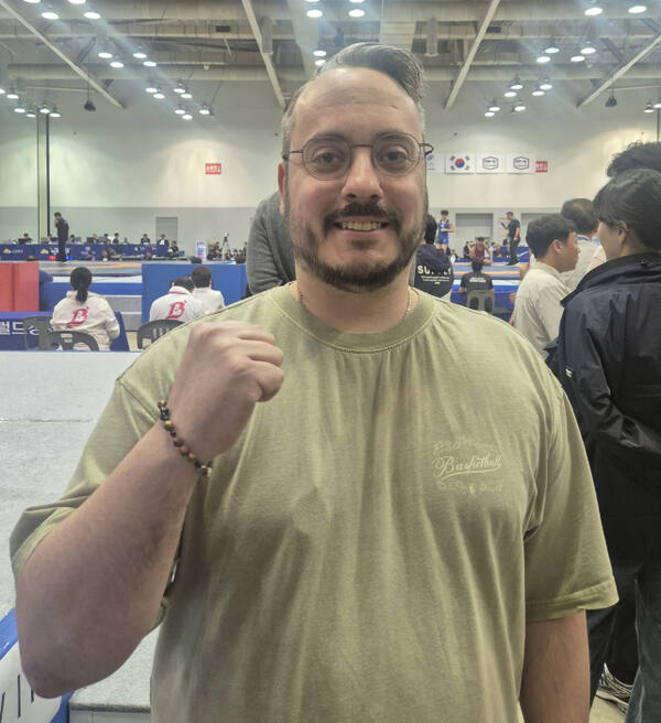 ‘레슬링 마니아’인 브라이언 와이로스톡씨가 제106회 전국체육대회 레슬링 경기 현장을 찾았다. 임창만기자