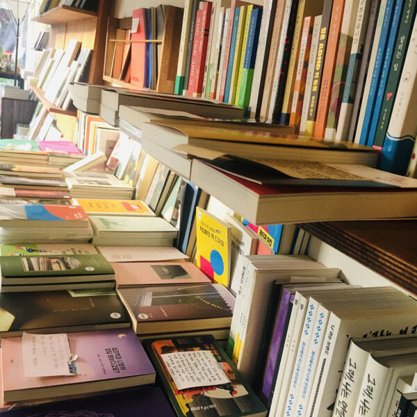 구월서가는 주로 여행, 사진, 회화, 음악 관련 서적을 소개하고 있다. 서점제공