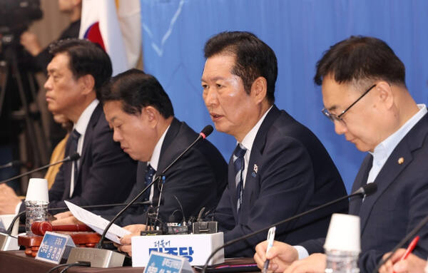 더불어민주당 정청래 대표가 7일 충북 청주시 청주오스코에서 열린 충북 현장 최고위원회의에서 발언하고 있다. 연합뉴스