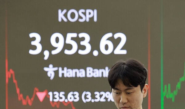 서울 중구 하나은행 본점 딜링룸. 연합뉴스