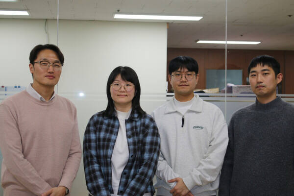 박정우 스위트북 마케팅팀장. 박지민 스위트북 대표. 이준영 스위트북 연구원. 남영광 스위트북 엔지니어. 이현정 기자