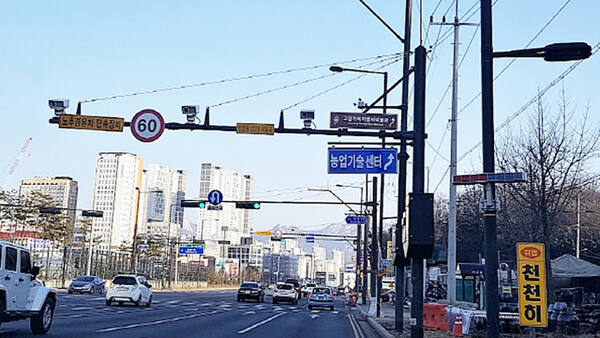 고양 덕양구 원흥동 가시골입구 사거리에 설치된 노후 경유차 단속 CCTV. 고양특례시 제공