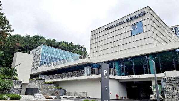 지난해 9월 개관한 동천도서관 전경. 용인시 제공