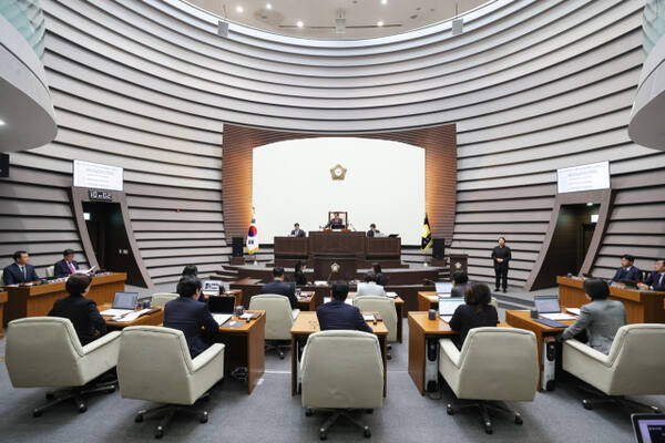 광주시의회가 ‘제321회 제2차 정례회’를 개회하고 내년도 본예산 등 42건의 안건을 심사한다. 광주시의회 제공