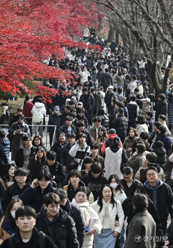 막바지 아주대 수시 논술고사에 수험생 북적북적 [포토뉴스]