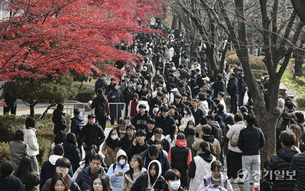 막바지 아주대 수시 논술고사에 수험생 북적북적 [포토뉴스]