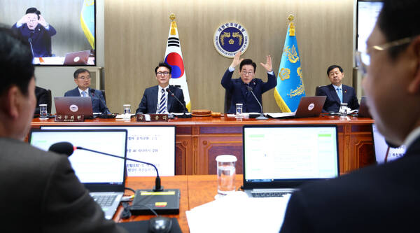 이재명 대통령이 2일 용산 대통령실에서 열린 국무회의에서 발언하고 있다. 연합뉴스