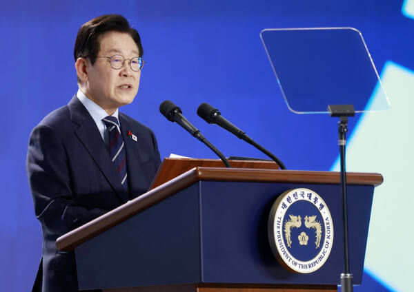 민주평화통일자문회의 의장인 이재명 대통령이 2일 고양시 킨텍스에서 열린 제22기 민주평통 출범식에서 의장연설을 하고 있다. 연합뉴스