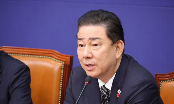 더불어민주당 김병기 원내대표가 1일 서울 여의도 국회에서 열린 최고위원회의에서 발언하고 있다.
