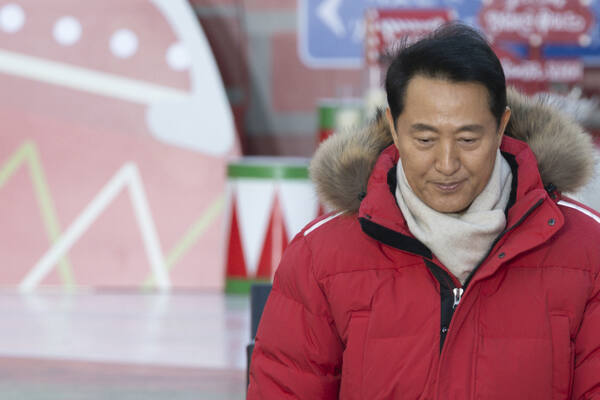 '명태균 여론조사 의혹'을 수사하는 민중기 특별검사팀이 오세훈 서울시장을 정치자금법 위반 혐의로 불구속 기소한 1일 오 서울 시장이 사랑의온도탑 점등식에 참석해 있다. 연합뉴스