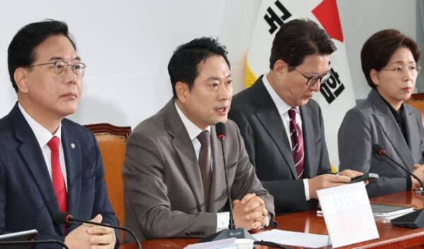 국민의힘 장동혁 대표가 4일 서울 여의도 국회에서 열린 최고위원회의에서 발언하고 있다. 연합뉴스