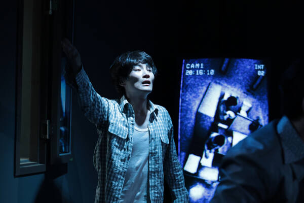 안산에서 오는 12월 5일부터 이틀 동안 걸쳐 선보일 연극 ‘미궁의 설계자’ 공연 사진. 안산문화재단 제공