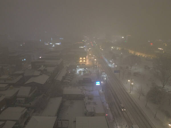 폭설이 내린 4일 오후 수원특례시 화서공원 일대가 온통 눈으로 덮여 있다.조주현기자