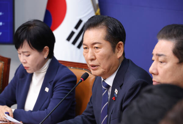 정청래 더불어민주당 대표가 지난 1일 서울 여의도 국회에서 열린 최고위원회의에 참석해 발언하고 있다. 연합뉴스