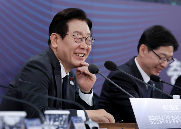 이재명 대통령이 5일 충남 천안시 한국기술교육대학교에서 열린 '충남의 마음을 듣다' 타운홀미팅 간담회에서 마무리 발언하고 있다. 연합뉴스